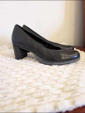 Ara Black Leather High-Soft Women's Low Heel Pumps